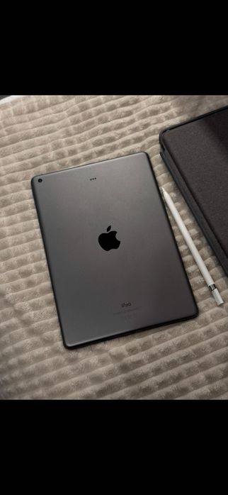 iPad 256gb 10.2’ + klawiatura Logitech Combo Touch + Apple Pencil