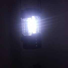 Lâmpada de acampamento com 12 LED e bússola