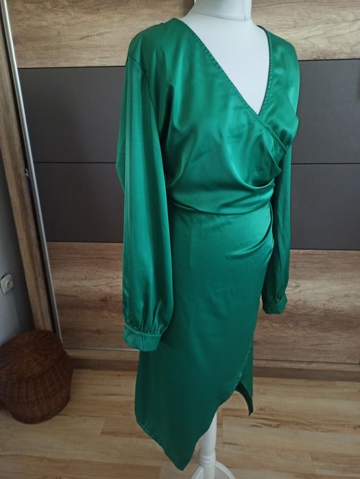 Satynowa sukienka kopertowa r. 46