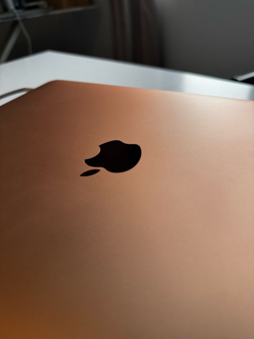 Macbook Air 2020 Różowy  8gb 256gb i3 180 cykli ładowania Stan Bardzo Dobry