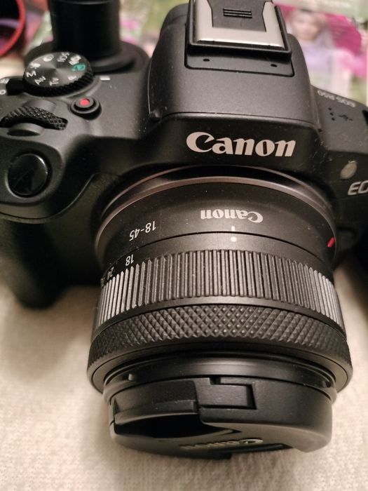 Aparat Canon EOS R50