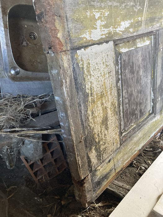 Porta de antiga rscila primaria de duas folhas em estilo de arco