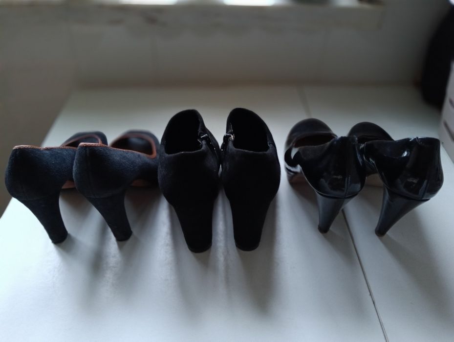 Sapatos em pele compensados