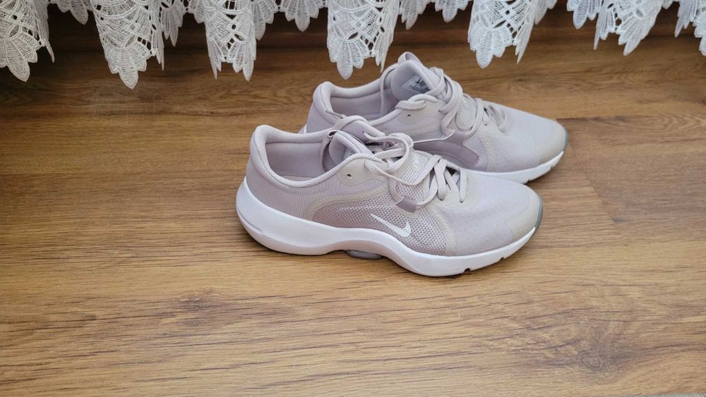 Жіночі кросівки Nike