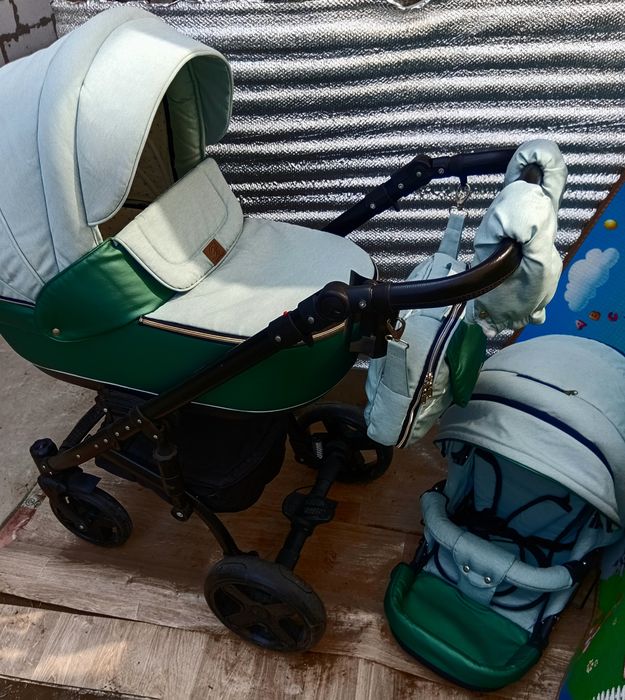 Продам дитячу коляску із 2-х блоків люлька+прогулка Baby Pram.