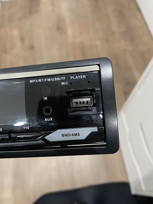 Rádio marca ZIMO para carro