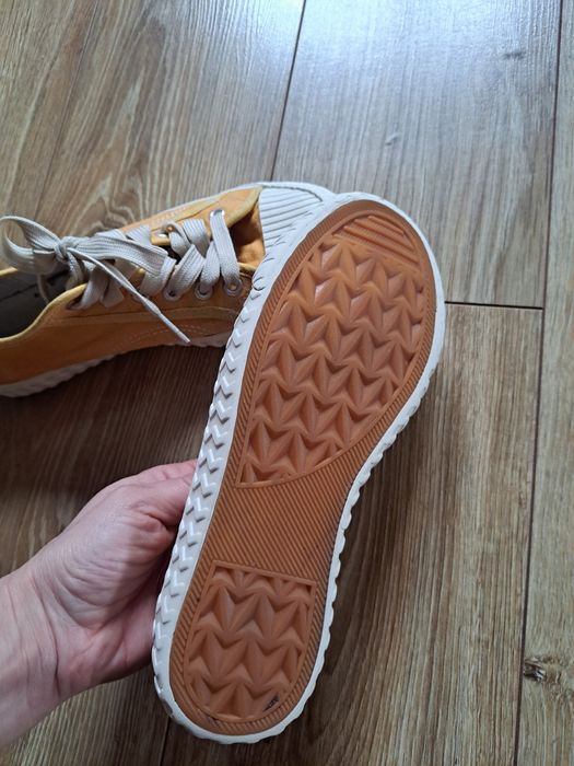 Tenisówki musztardowe 36 Reserved