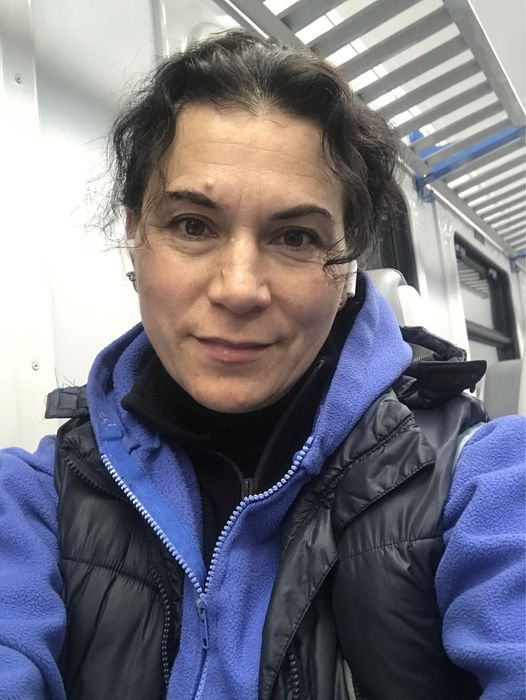 Можу доглядати за за літніми людьми ,частково..