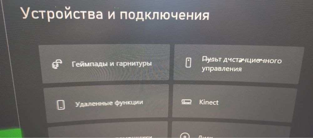 Продається Xbox One S 1TB на запчастини або під ремонт.
