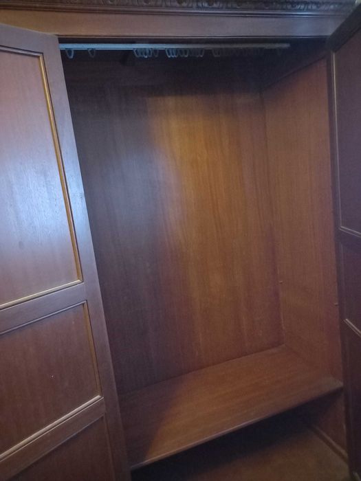 Roupeiro com papeleira