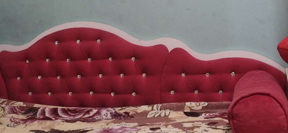 Продам ЛІЖКО  з рожевою мʼякою спинкою та бортиком!