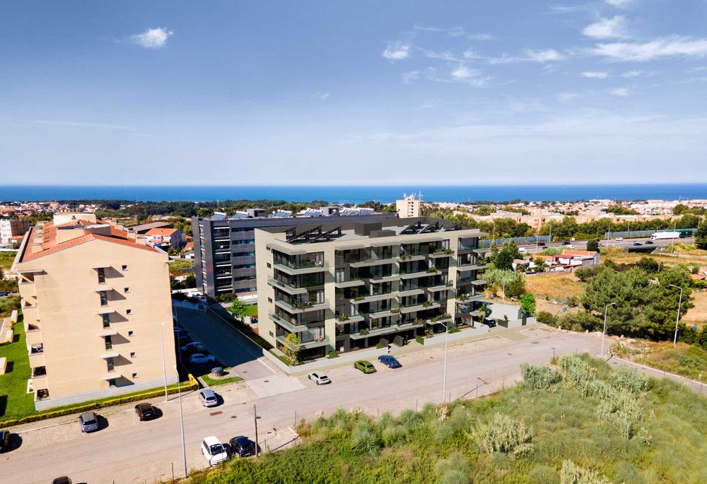 Apartamento T3 Novo com Varanda e 3 Frentes em Santa Marinha, V.N.Gaia