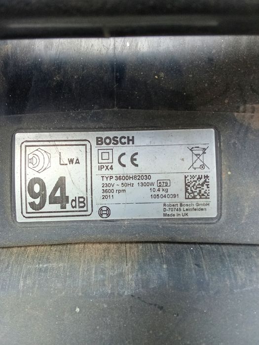 Máquina de cortar relva