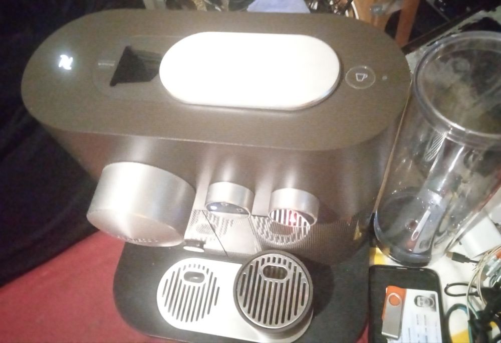 Máquina de café DeLonghi como nova