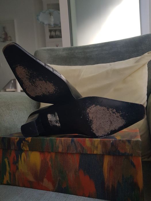 Sapatos de salto pretos