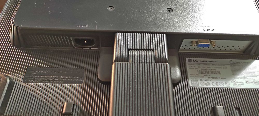 Монітор LG Flatron 19"