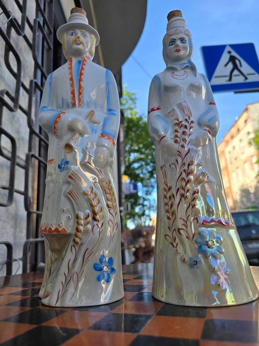 Stare ceramiczne karafki figurki para
