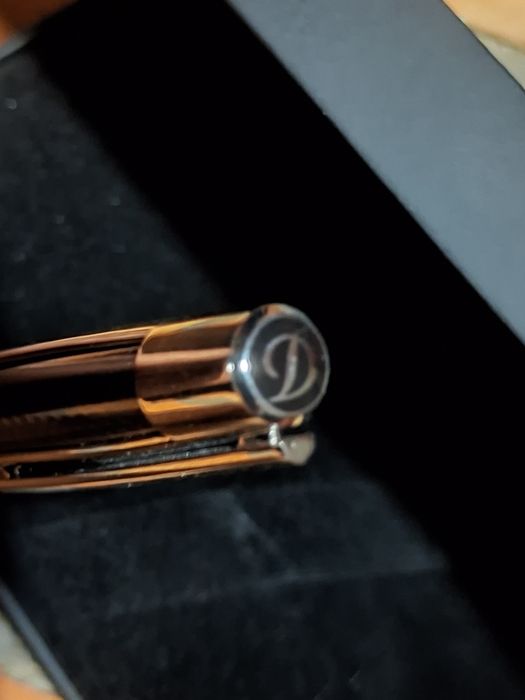 Caneta esferográfica S T Dupont modelo Défi em carbono