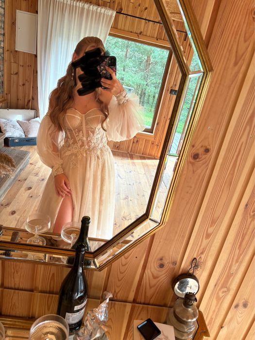 Przepiękna błyszcząca suknia ślubna