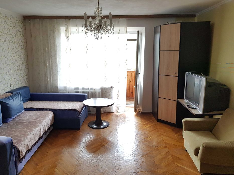 Посуточно, 1к, метро Дворец Украина, вул. Предславинська 26а