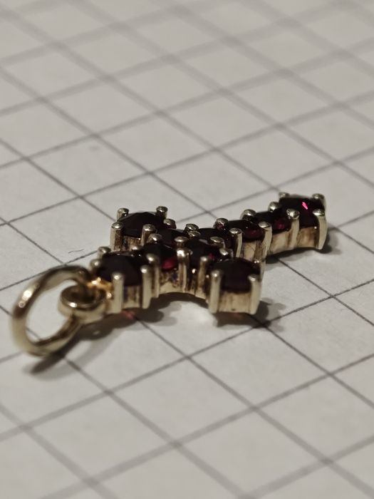 Золотий, вінтажний хрестик, з гранатами, 585 проба.