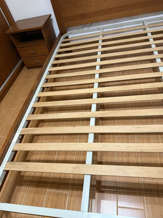 Cama com estrado