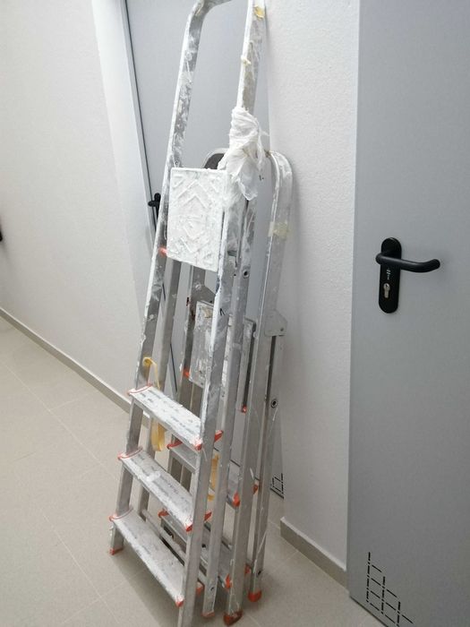 2 escadotes multiusos em alúminio usados mas em muito bom estado*