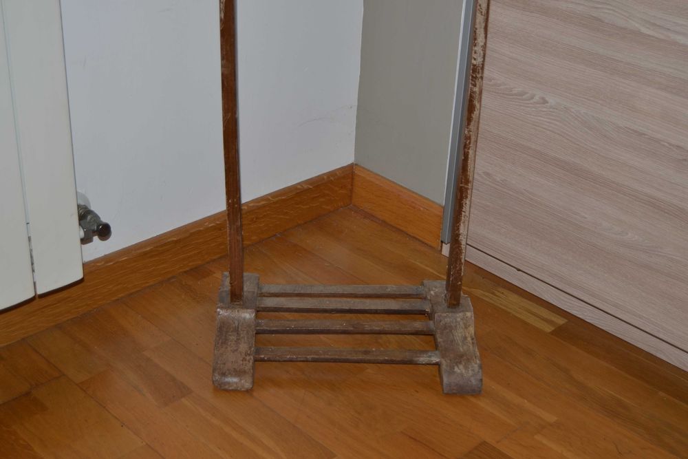 Cabide porta-fatos de madeira