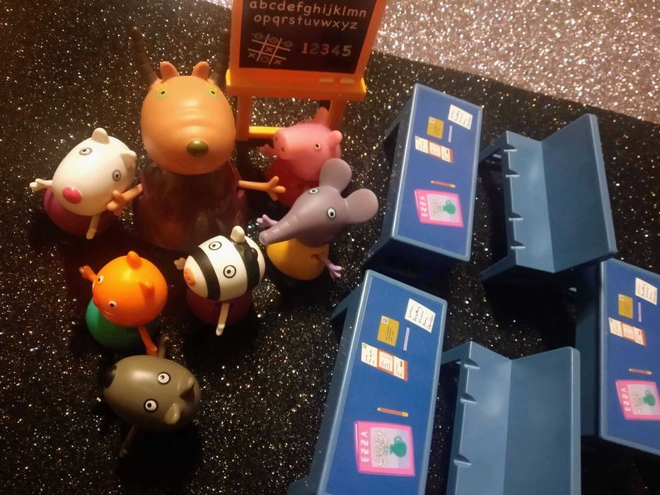 Natal - Peppa Pig Classroom Set Featuring Miss Gazelle and Friends64730237613442121