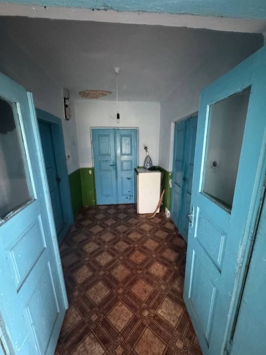 Продаж будинку з великою земельною ділянкою