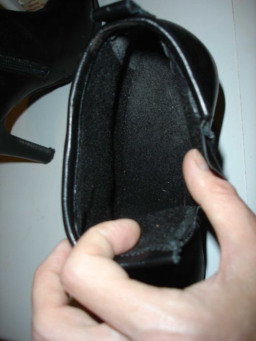 Czarne botki na obcasie. Rozmiar 36, długość wkładki 24 cm.