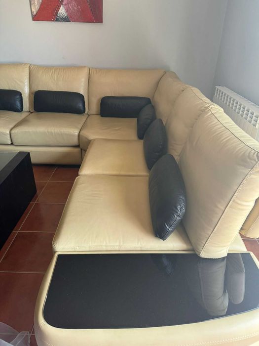 Sofá em pele bege verdadeira