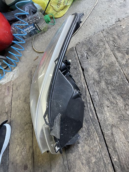 Фара Форд ескейп 2012р