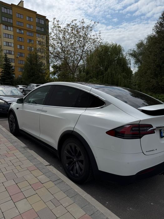 Tesla Model X 2017 VIN 5YJXCBE22HF050407 фото оголошення 3 з 13