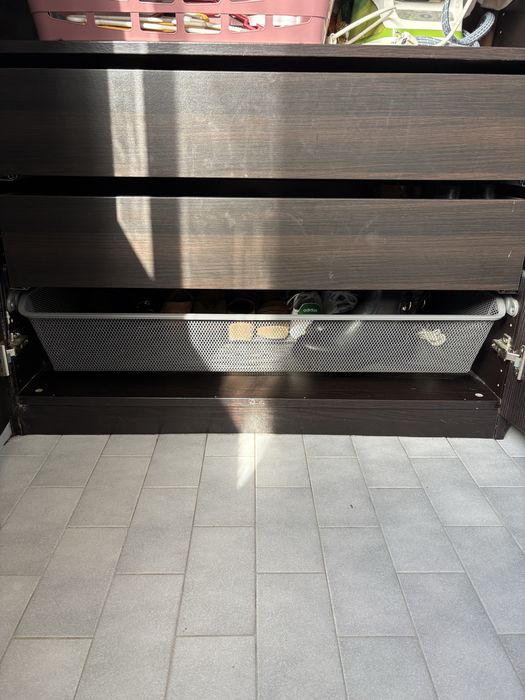 Roupeiro preto do IKEA