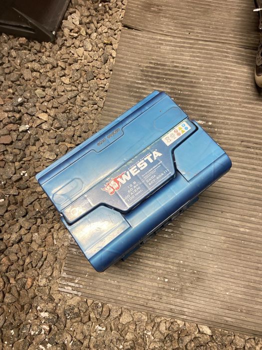 Акамуляторна батарея на авто