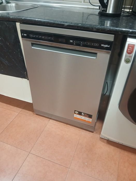Máquina Lavar Loiça WHIRLPOOL W7F HS51