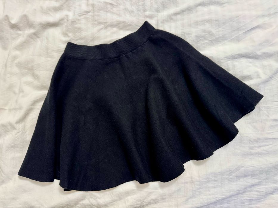 Чорна спідниця міні