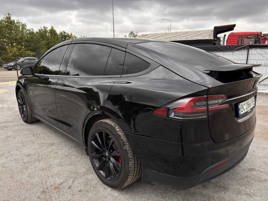 Tesla Model x 2020