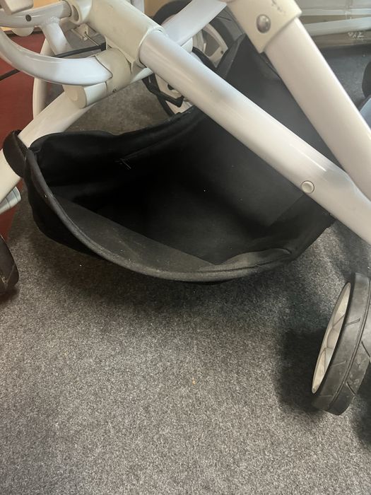 Carrinho Quinny branco e preto