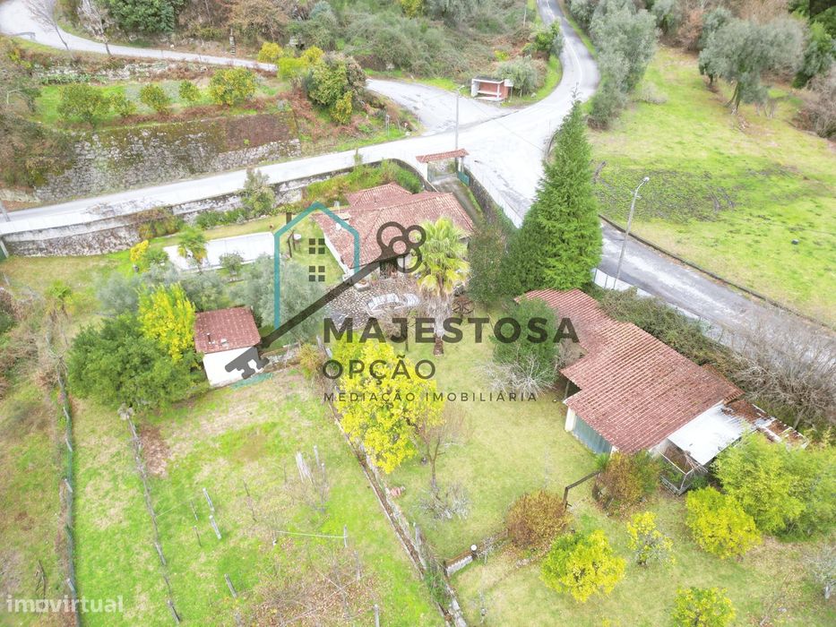 Quinta T3 com Terreno de 5.200 m² e Piscina — Valdreu, Vila Verde