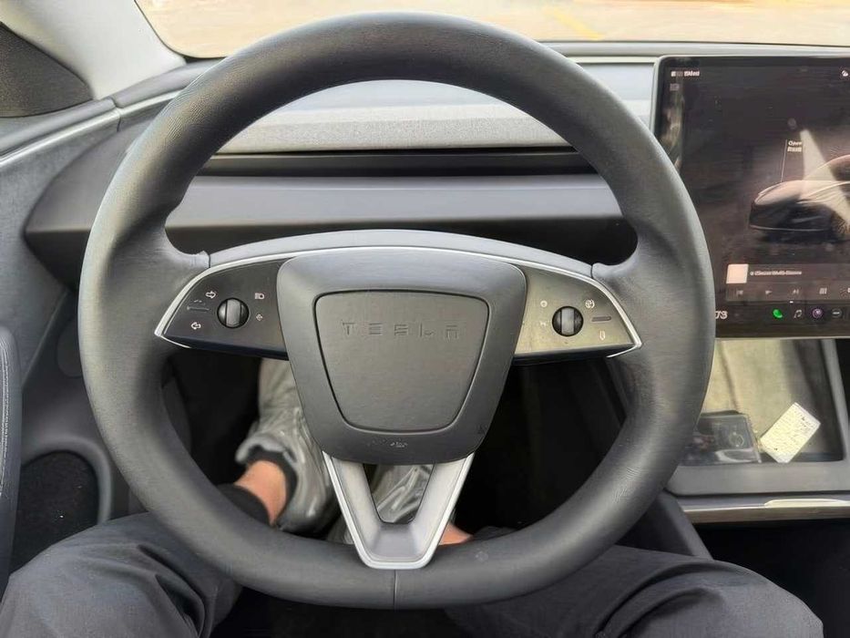 Tesla Model 3      2024