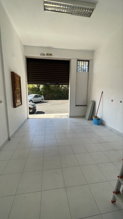 Loja na Damaia de cima