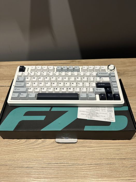 Клавиатуру Aula f75 біло-синього кольору