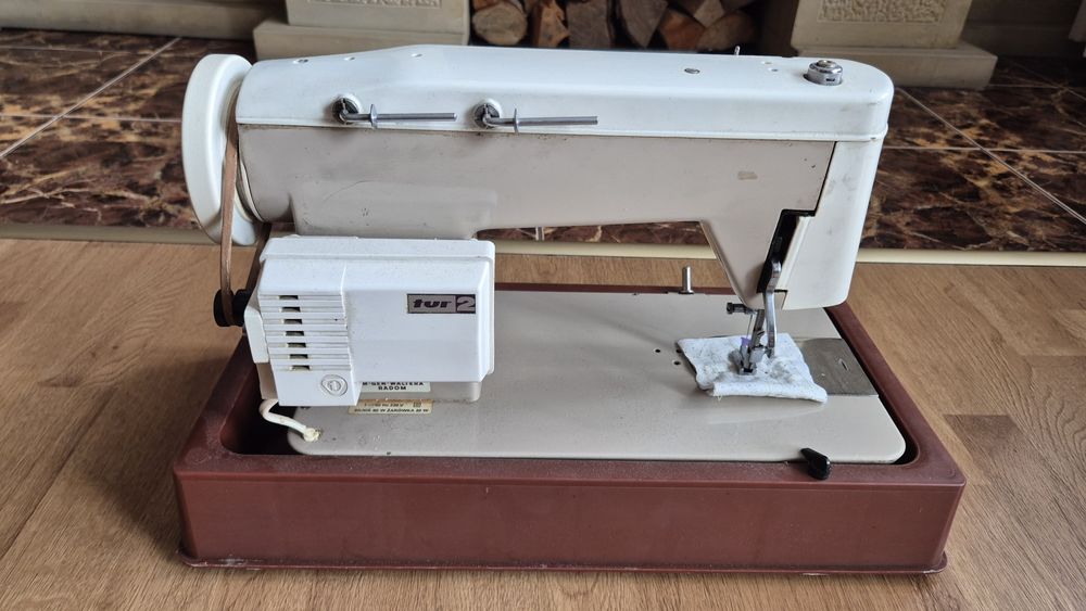 Polska maszyna do szycia Predom Łucznik 415 Tur 2 Radom PRL
