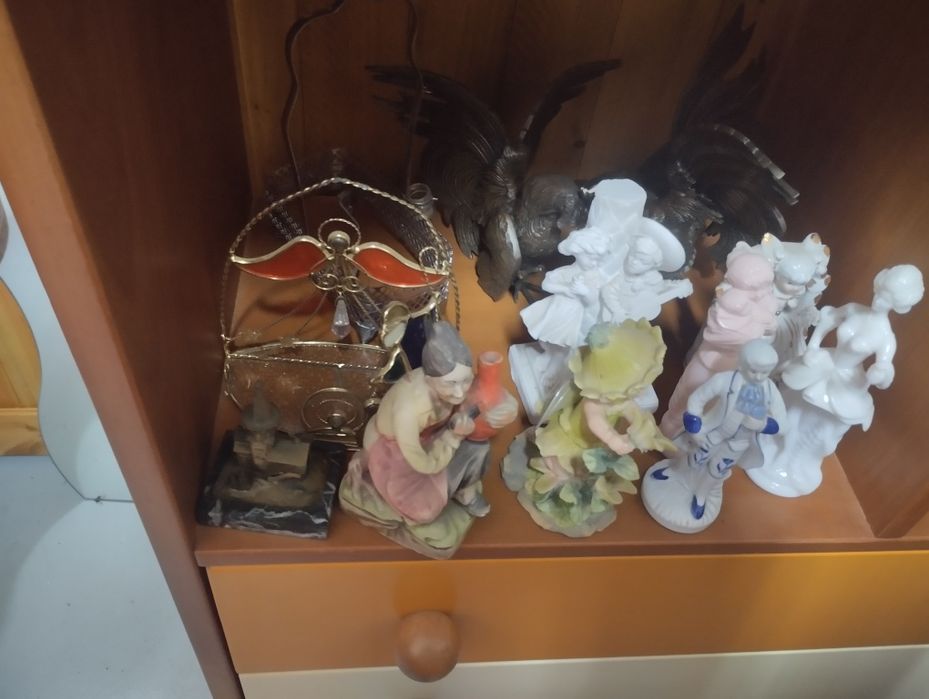 Various Decorative Items469005774671718402