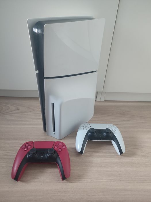 PlayStation 5 Slim  + 2 pady dualsense