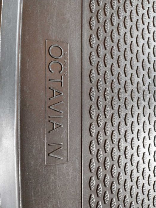 Mata do bagażnika Skoda Octavia IV liftback