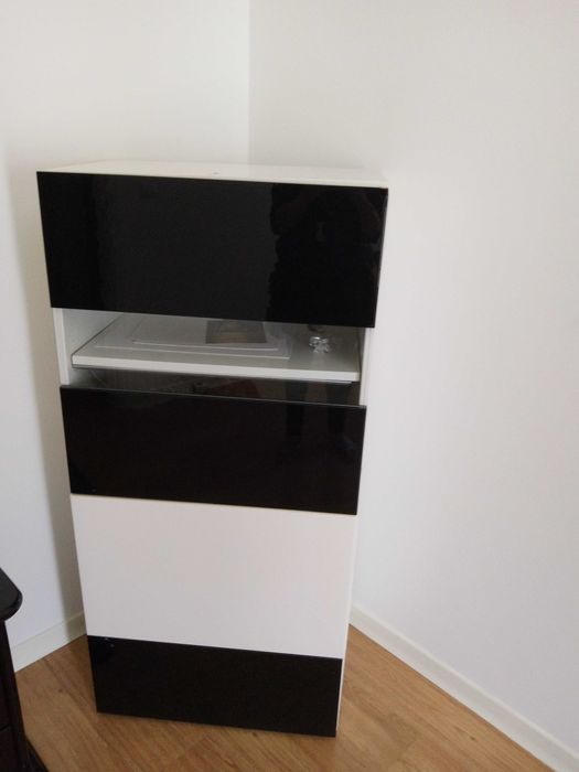 Móvel de Bar Preto e Branco