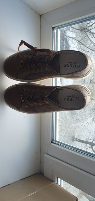 Сникерсы мужские Guess